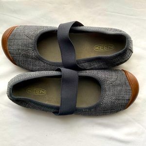 Keen Sienna Mary Janes in canvas blue. Size US 6.5 (EU 37)
